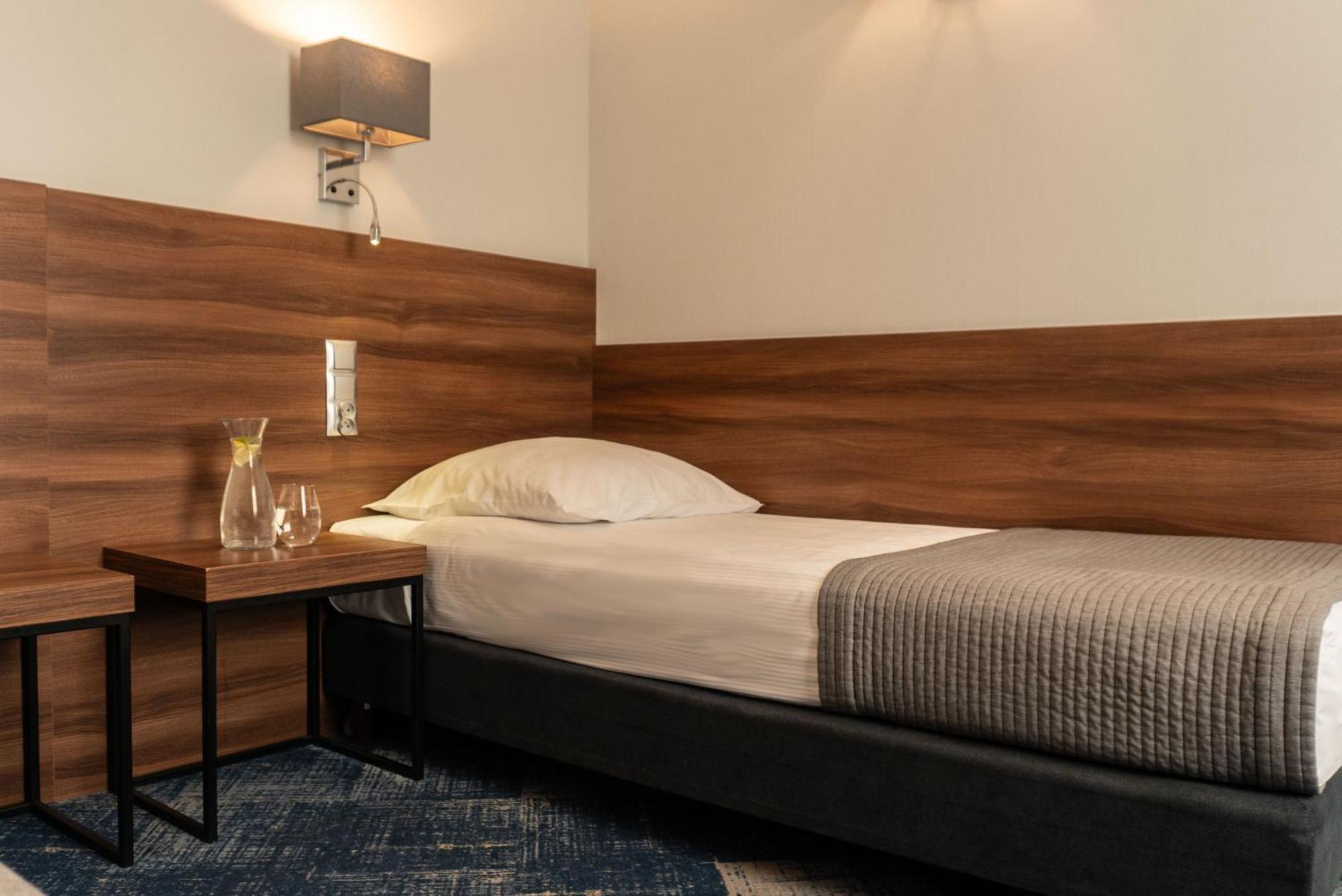 Hotel Oliwski Gdańsk Exteriör bild